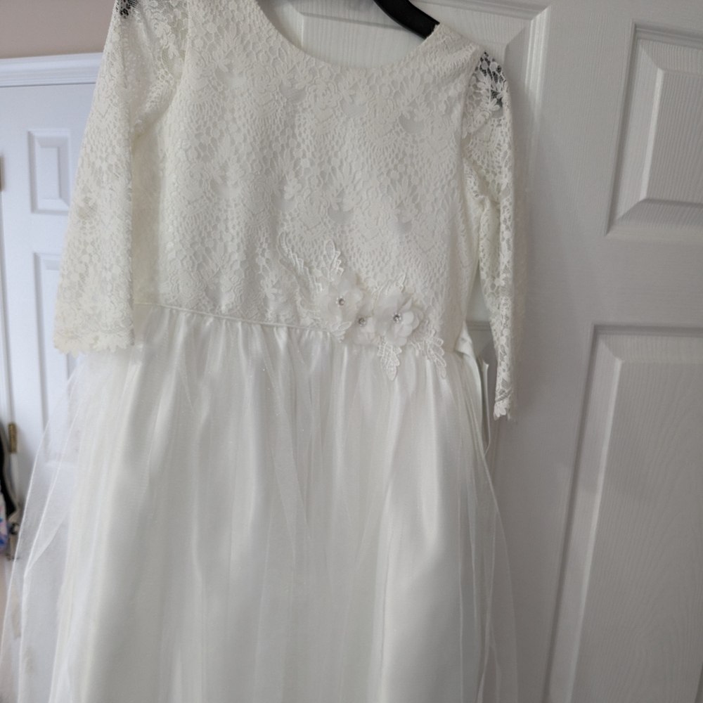 Sally dress. The color of this dress is more of an off white color. - Picture 3 of 4